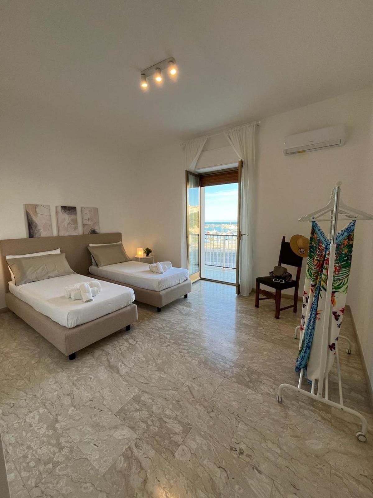 Casa Roberta With Balcony And Sea View Apartment Vieste Exterior photo