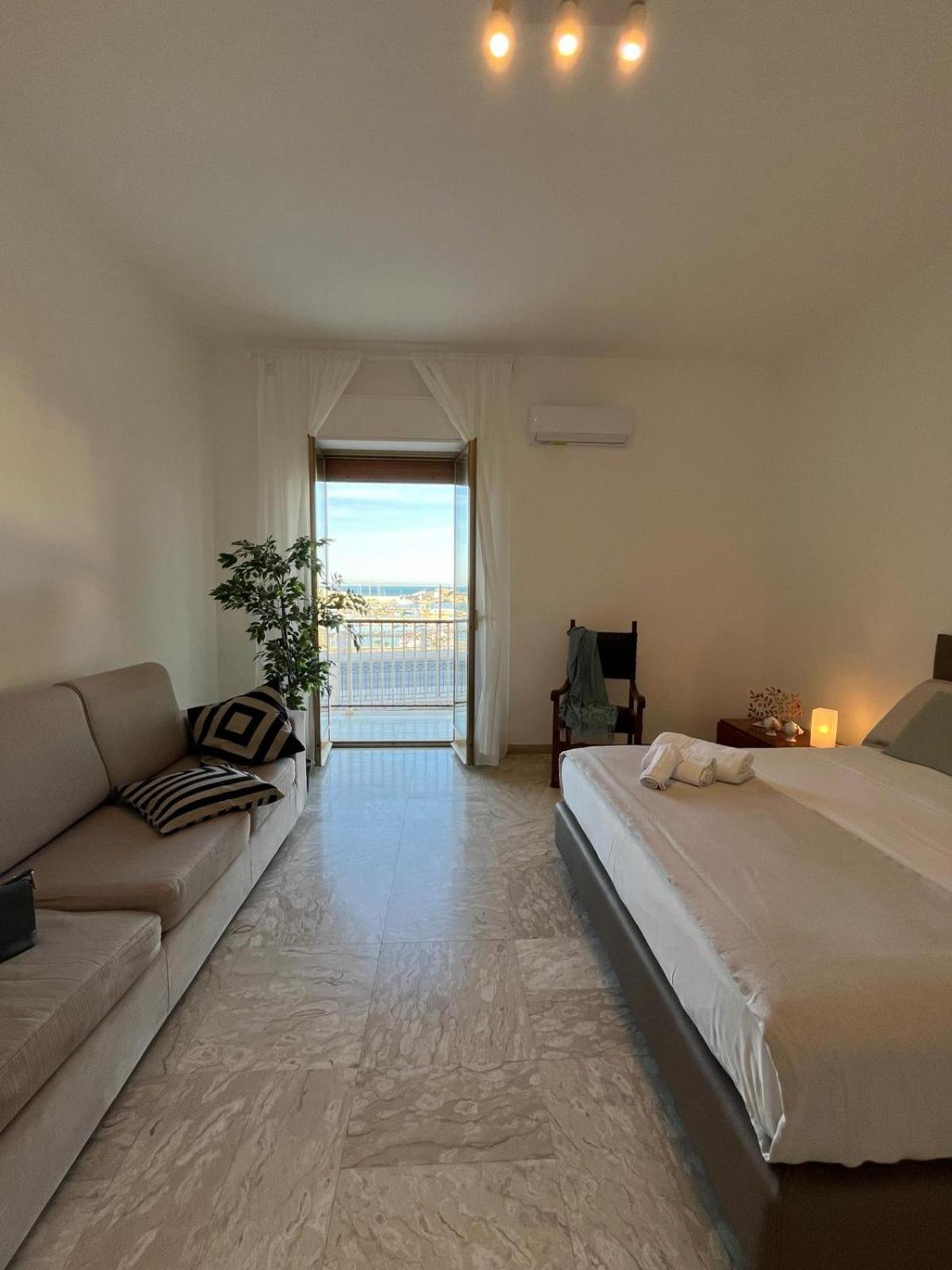 Casa Roberta With Balcony And Sea View Apartment Vieste Exterior photo