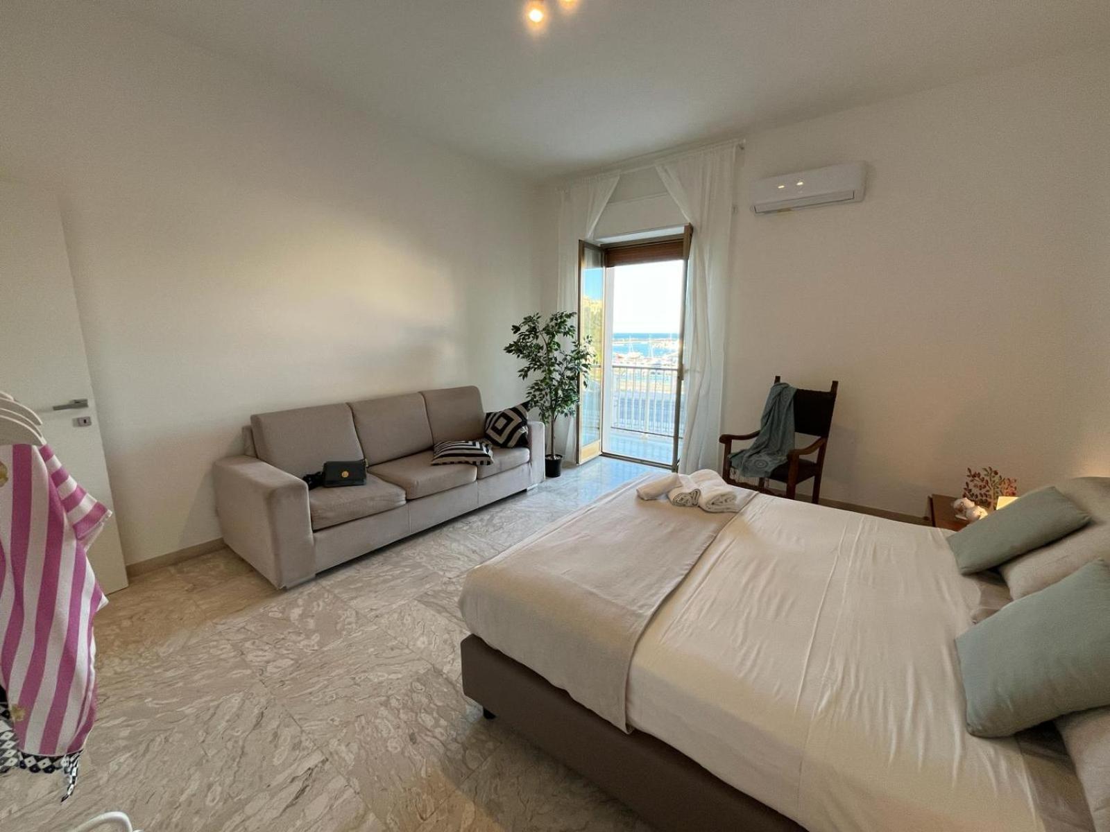 Casa Roberta With Balcony And Sea View Apartment Vieste Exterior photo