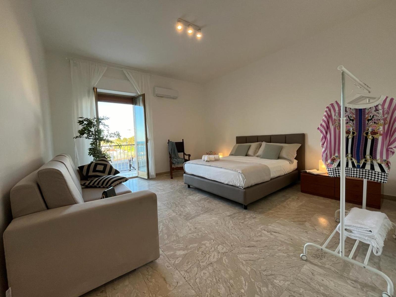 Casa Roberta With Balcony And Sea View Apartment Vieste Exterior photo