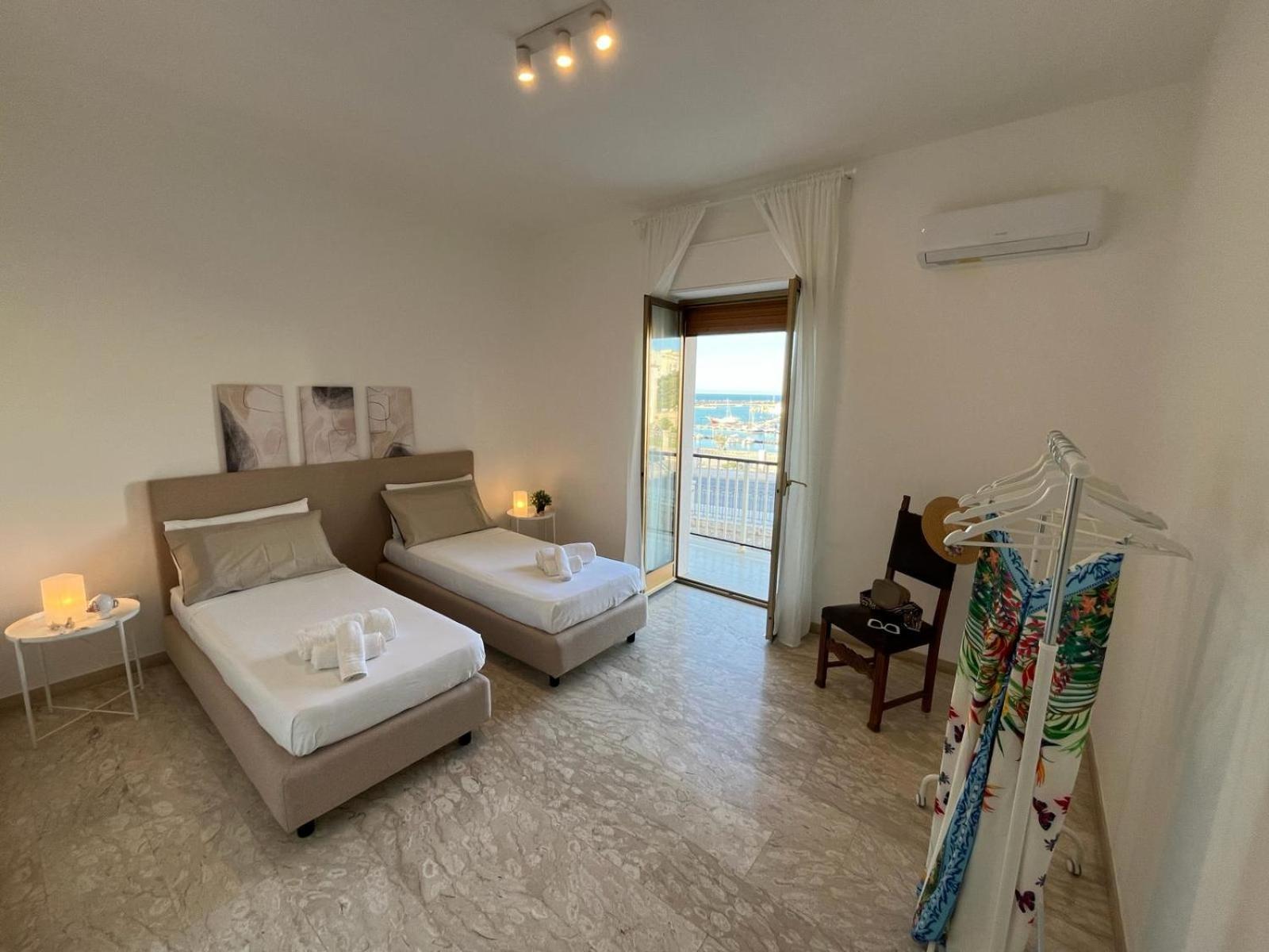 Casa Roberta With Balcony And Sea View Apartment Vieste Exterior photo
