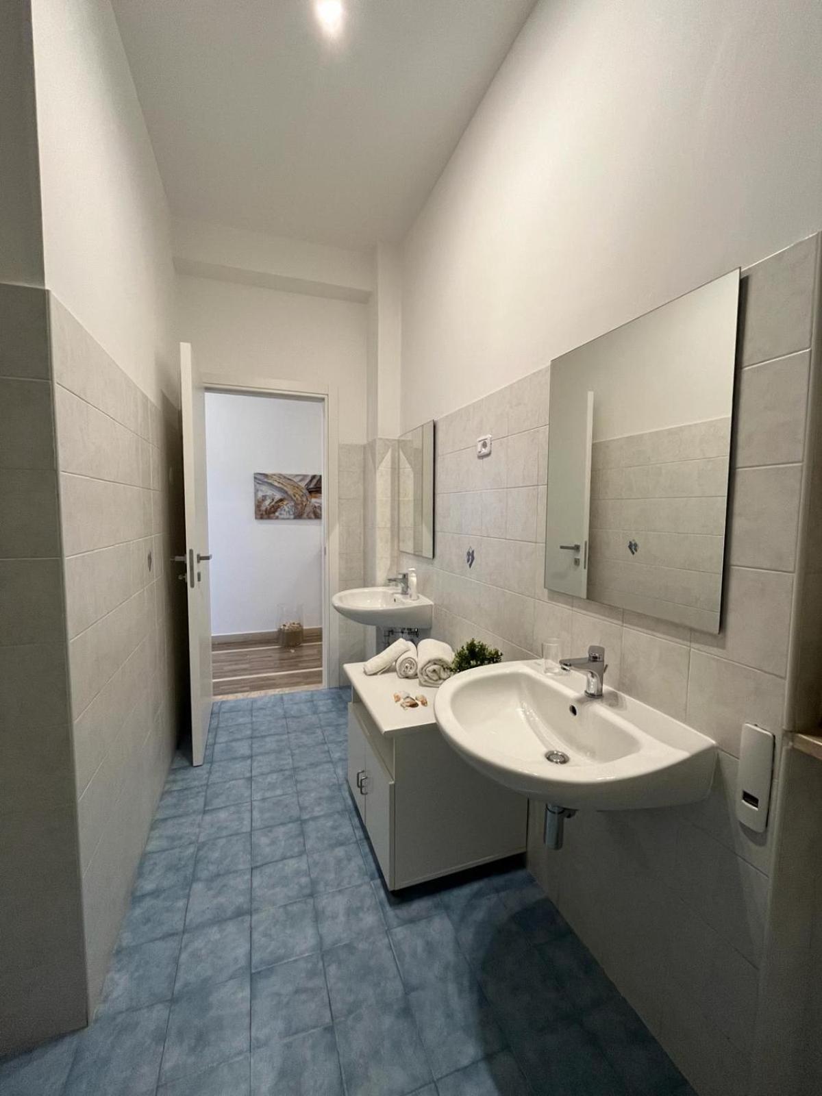 Casa Roberta With Balcony And Sea View Apartment Vieste Exterior photo
