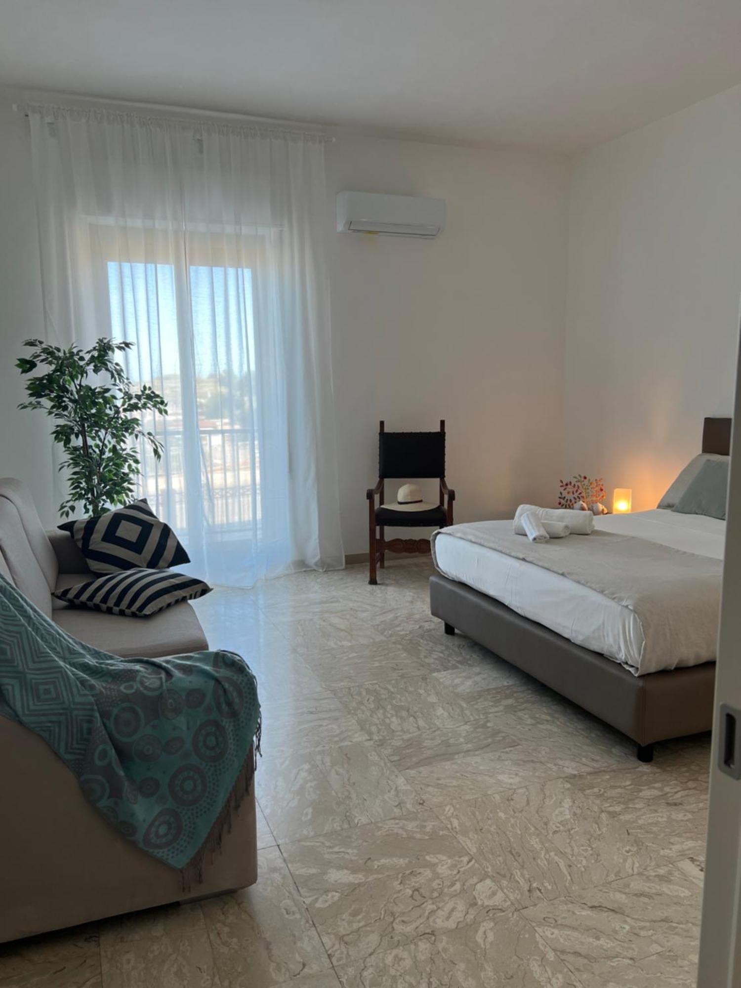 Casa Roberta With Balcony And Sea View Apartment Vieste Exterior photo