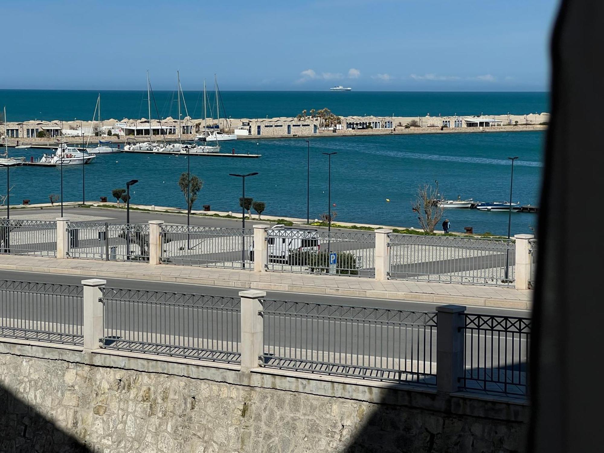 Casa Roberta With Balcony And Sea View Apartment Vieste Exterior photo