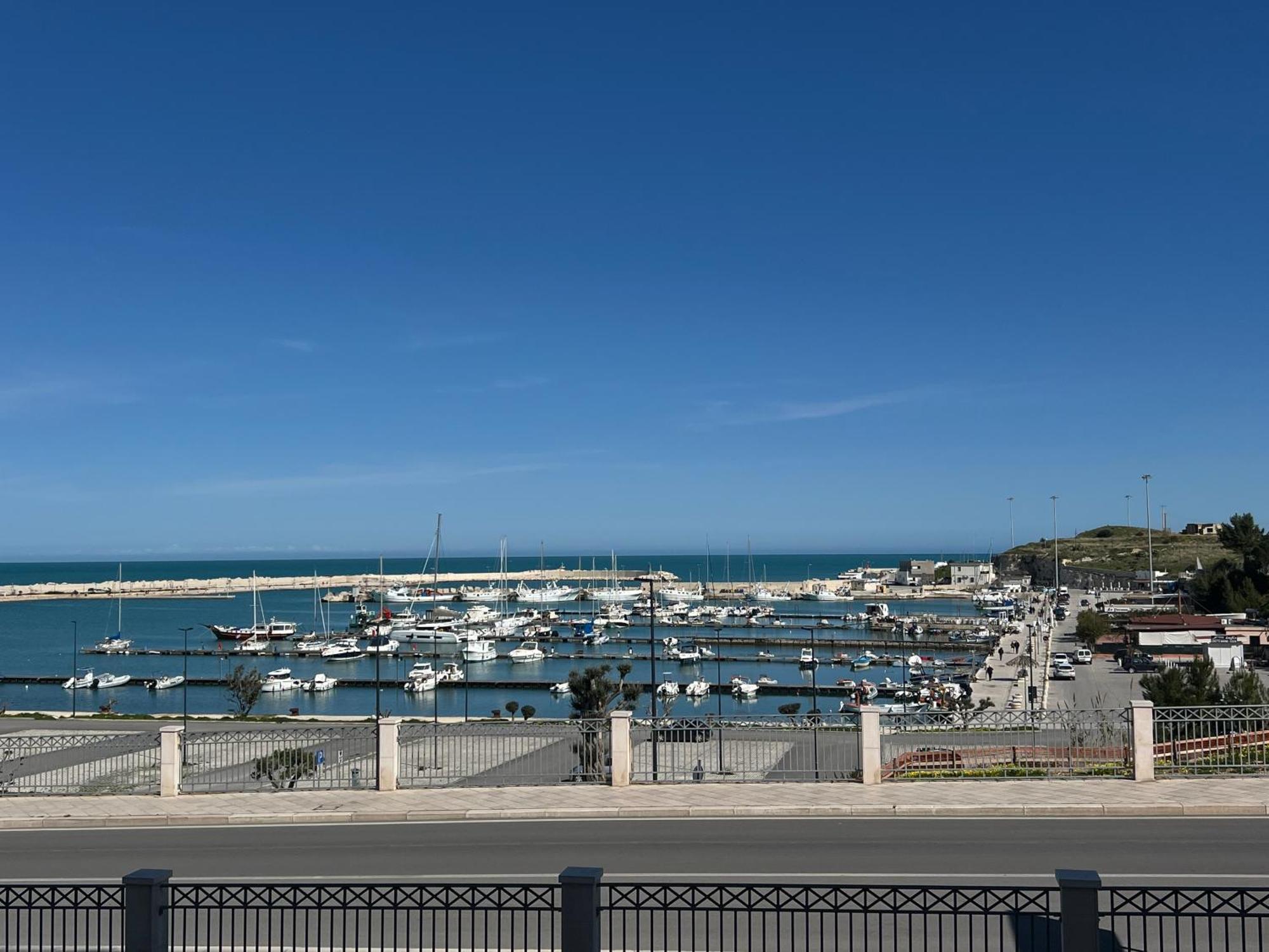 Casa Roberta With Balcony And Sea View Apartment Vieste Exterior photo