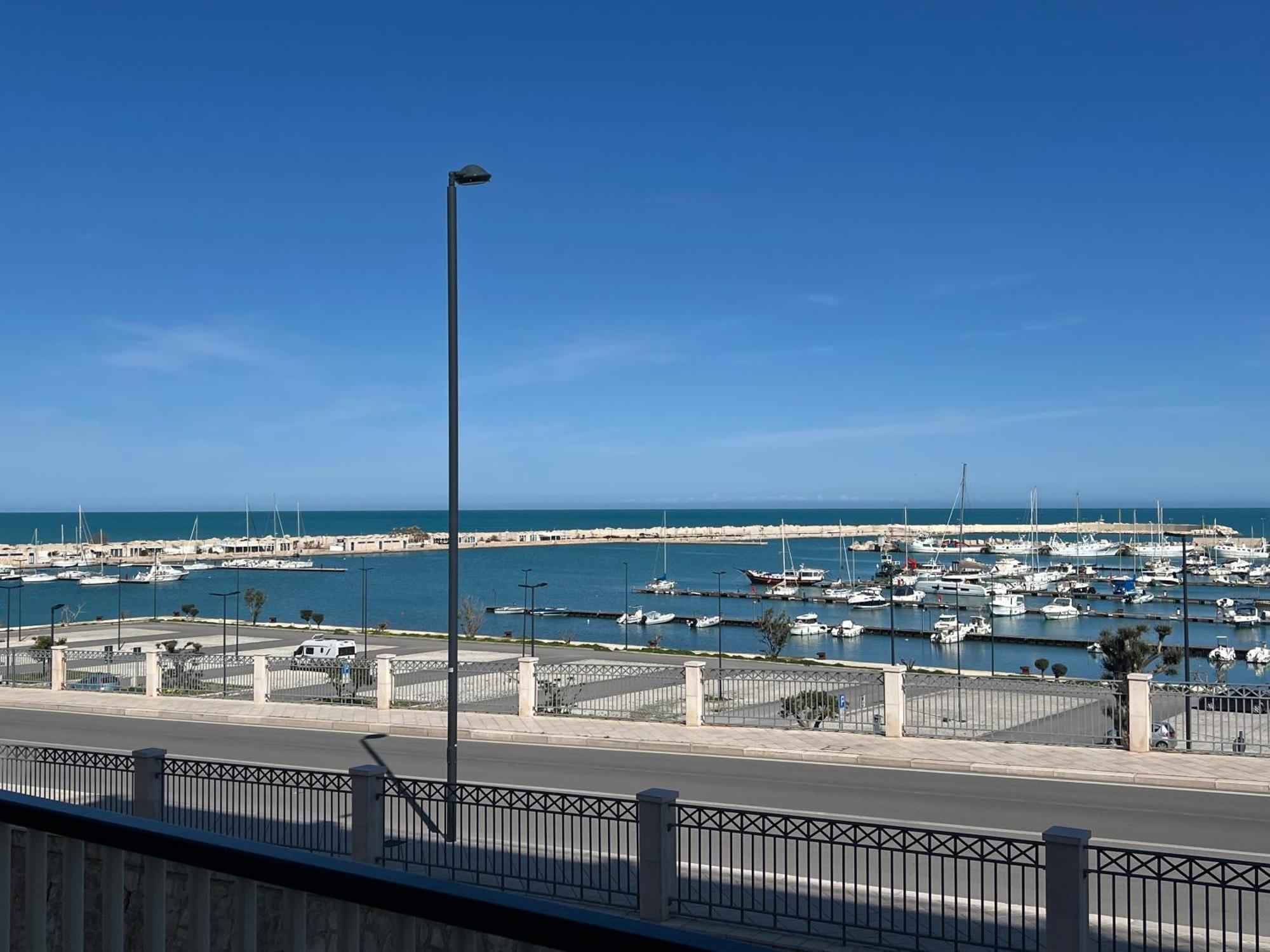 Casa Roberta With Balcony And Sea View Apartment Vieste Exterior photo